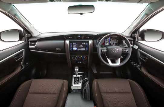 desain interior fortuner